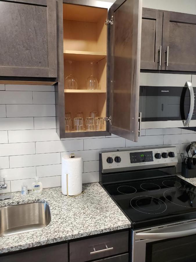 Flr Large Pool Gym Free Parking Apartment *