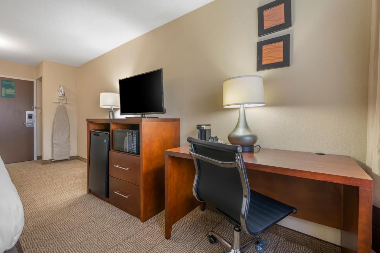 Comfort & North At The Pyramids 3*