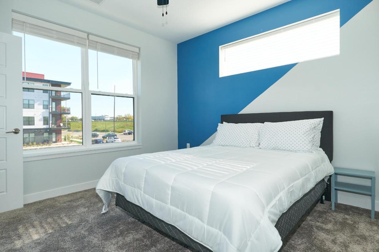 Modern Dwntwn 1 Bdrm Pool Gym Free Parking