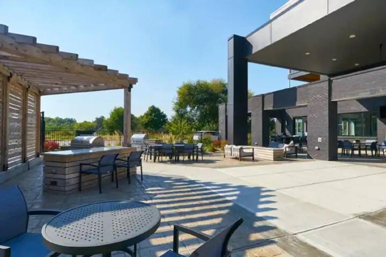 Modern Dwntwn 1 Bdrm Pool Gym Free Parking Indianapolis