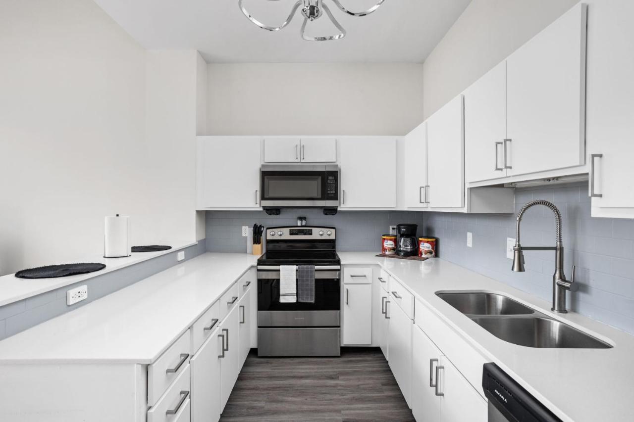 2br 2ba In The Block By Cozysuites * Indianapolis