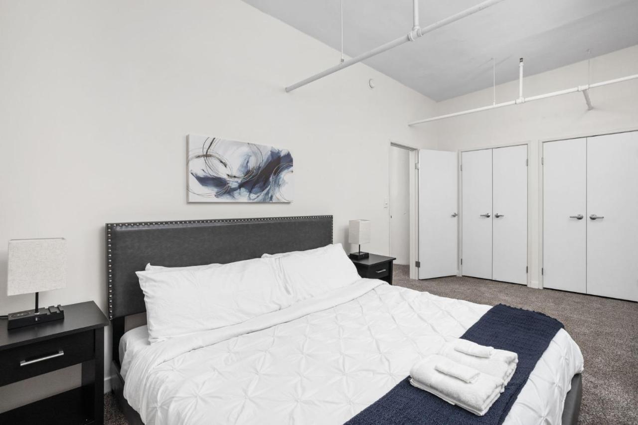 2br 2ba In The Block By Cozysuites * Indianapolis