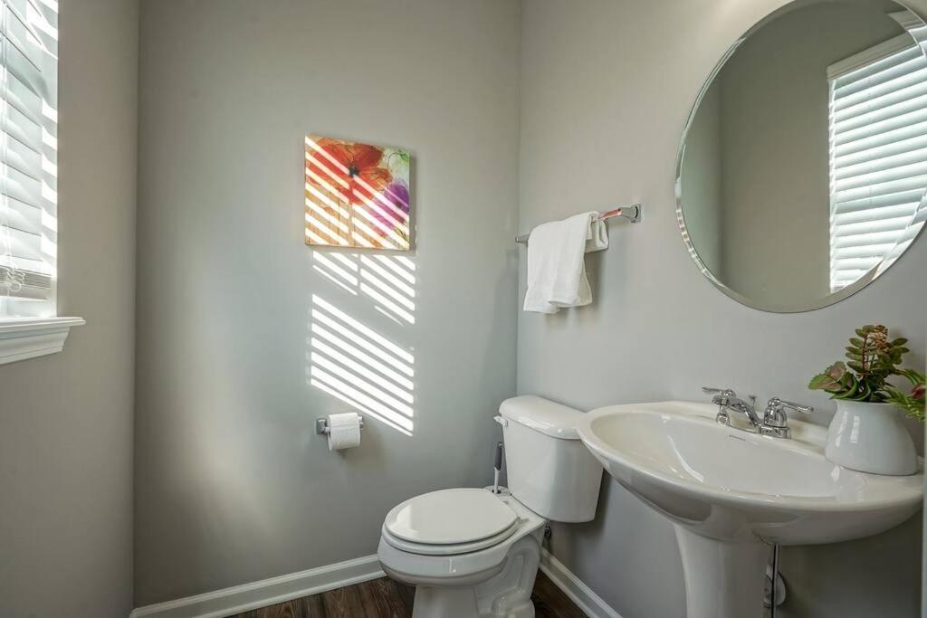Apartment Luxury Blue Minutes From Everything Indy *