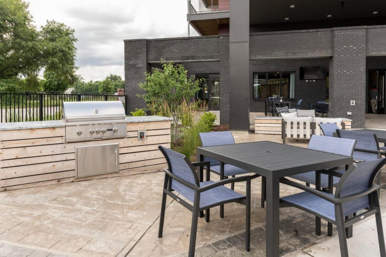 Contemporary 1 Bdrm With Pool Parking Gym Apartment