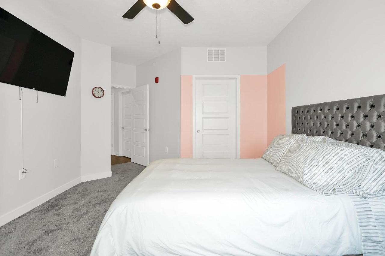 Apartment Contemporary 1 Bdrm With Pool Parking Gym Indianapolis