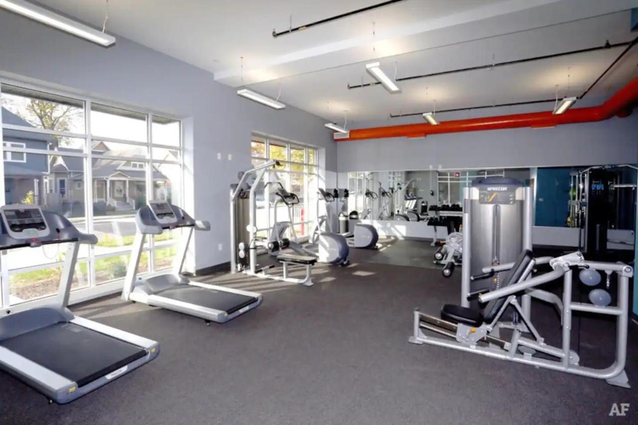 Cozy Top Fl Studio With View Gym Free Parking Apartment Indianapolis