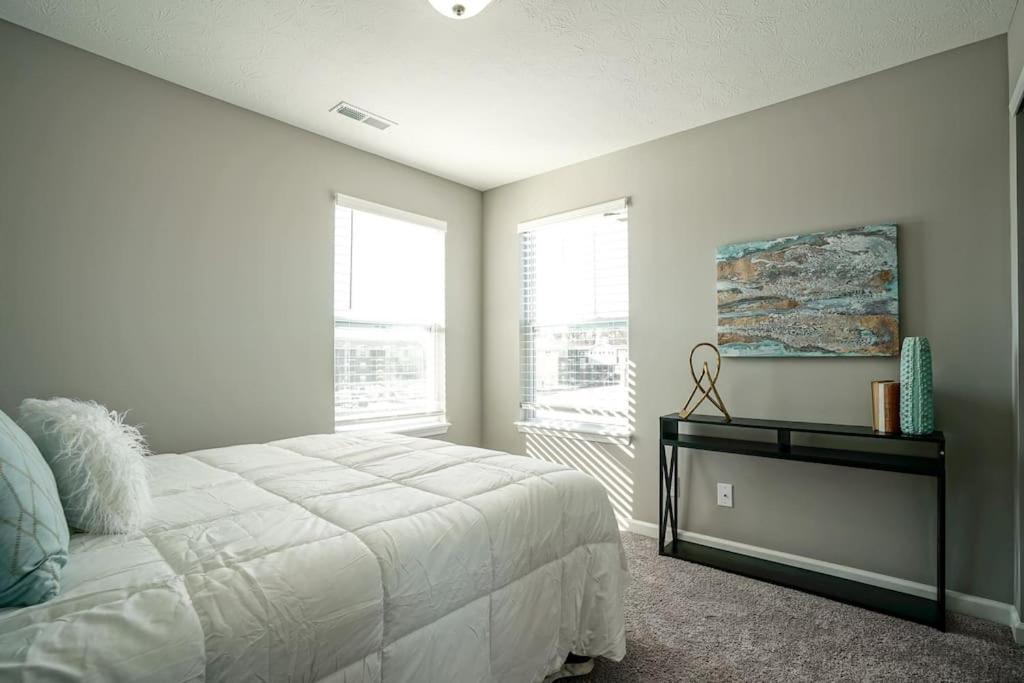 Luxury Blue Minutes From Everything Indy Apartment *