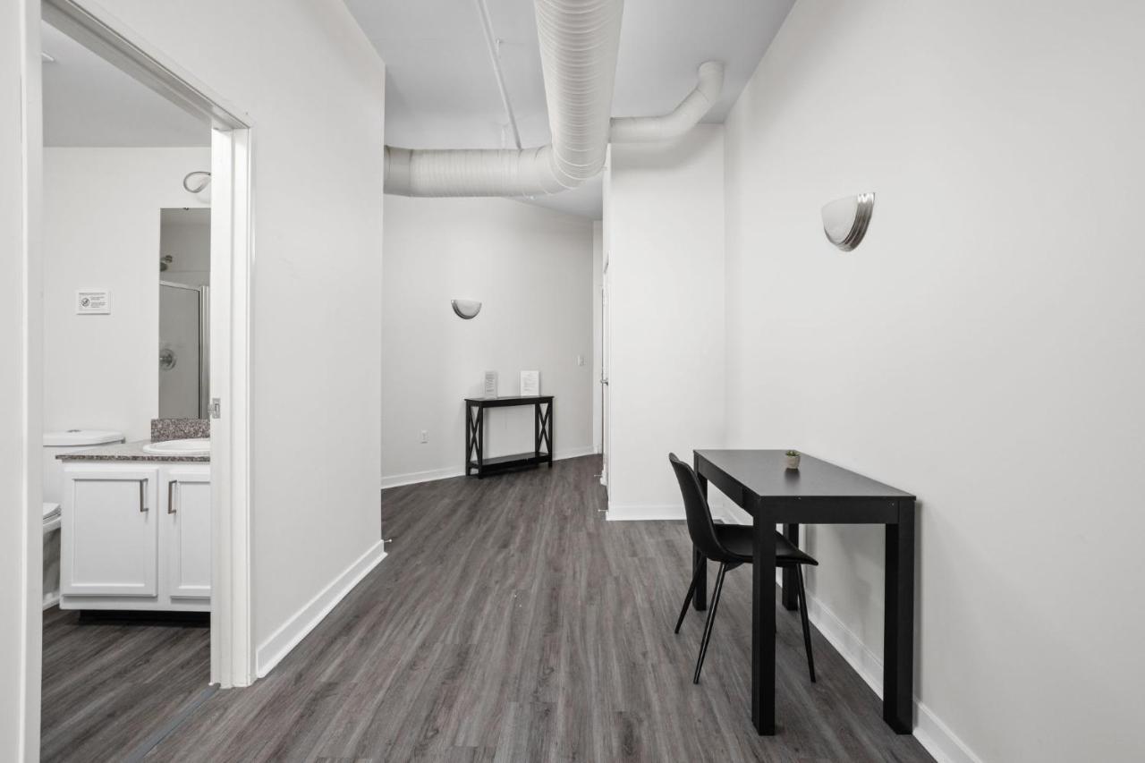 2br 2ba In The Block By Cozysuites * Indianapolis