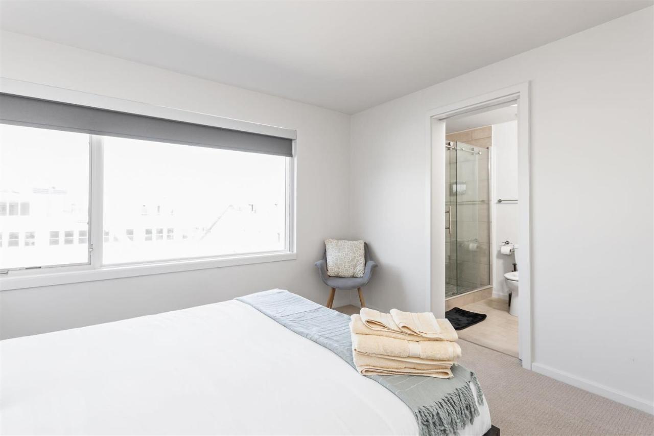 Two Modern Penthouses On Mass By Cozysuites Holiday home *