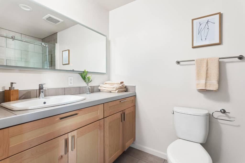 Two Modern Penthouses On Mass By Cozysuites * Indianapolis