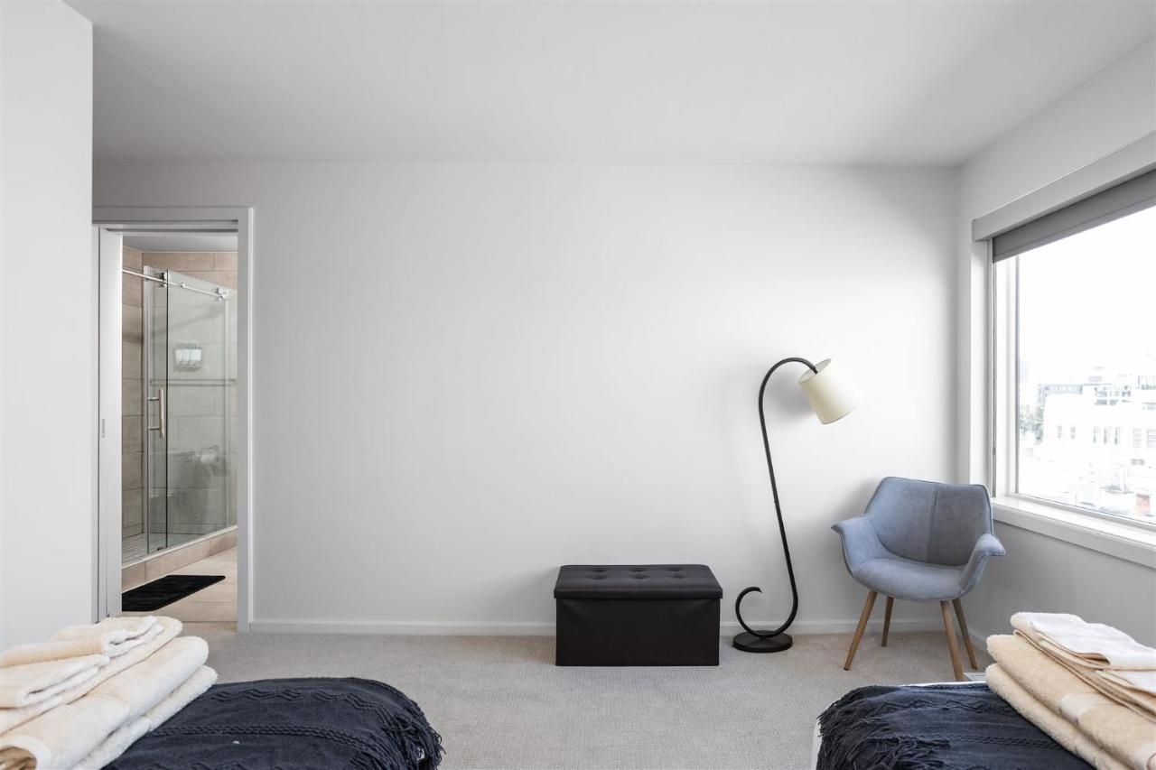 Two Modern Penthouses On Mass By Cozysuites Holiday home Indianapolis