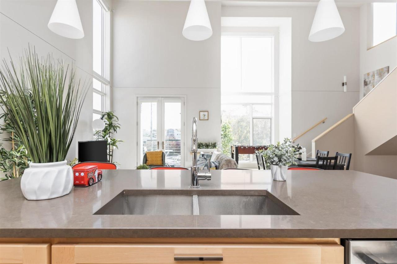 Two Modern Penthouses On Mass By Cozysuites Holiday home *