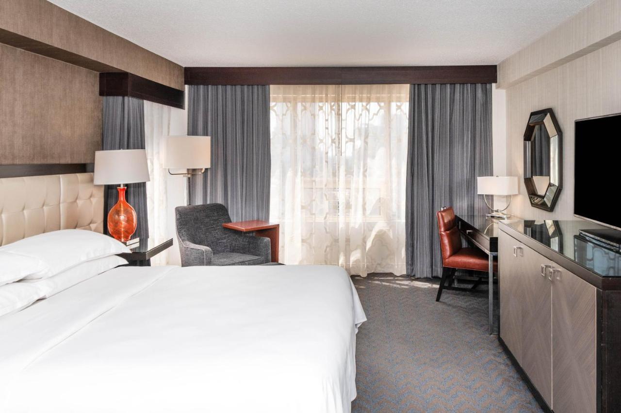 Sheraton Centre 4*