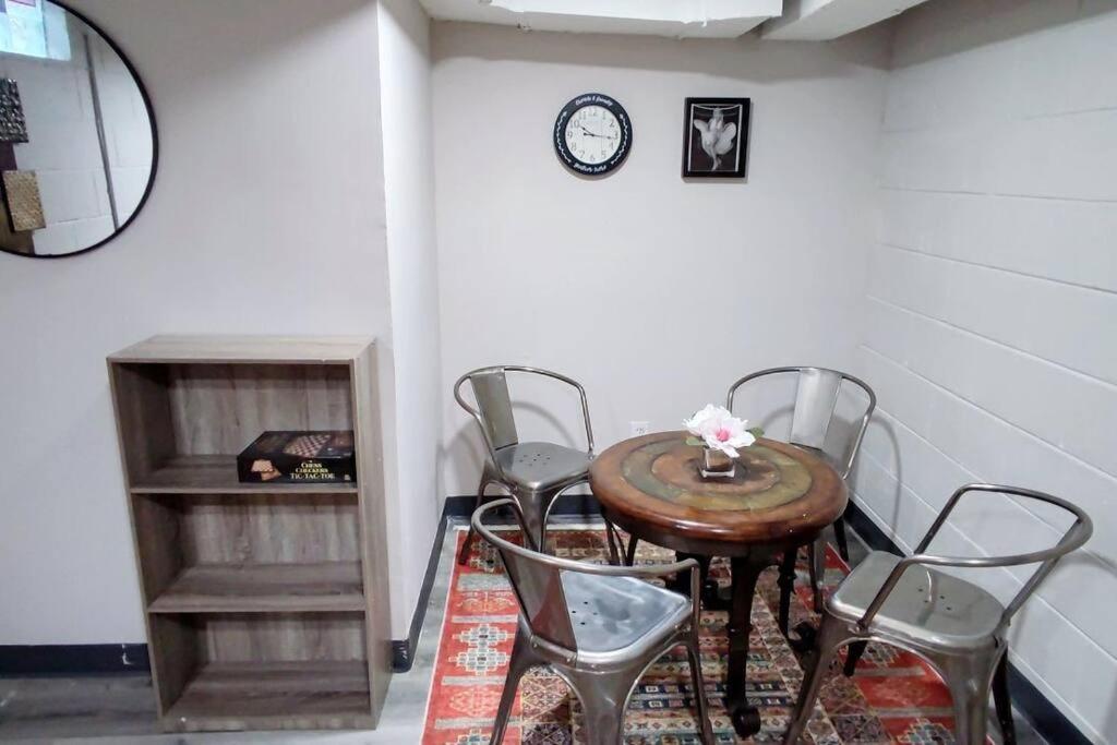 Spacious Close To Downtown Indy/ King Bed *