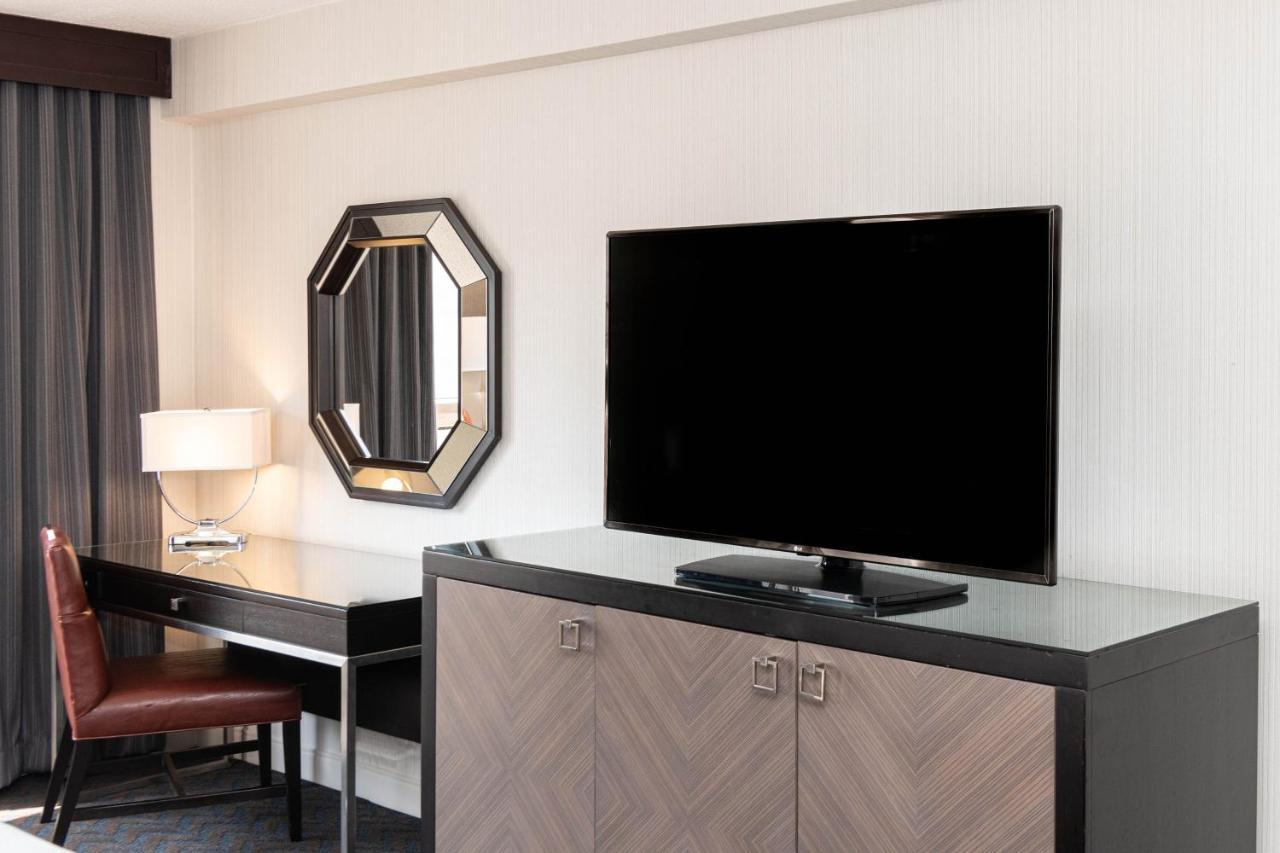 Sheraton Centre Hotel 4*
