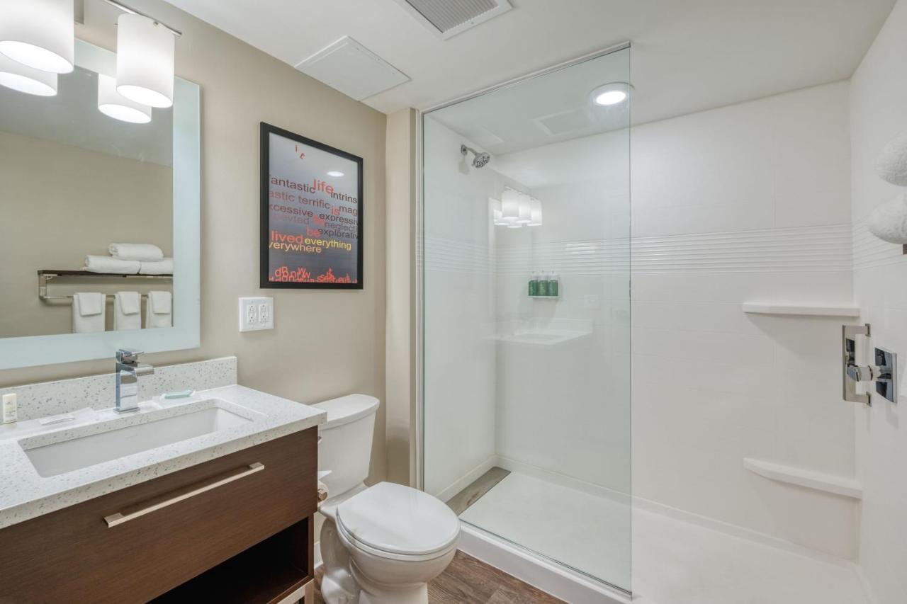 Hotel Towneplace By Marriott Airport