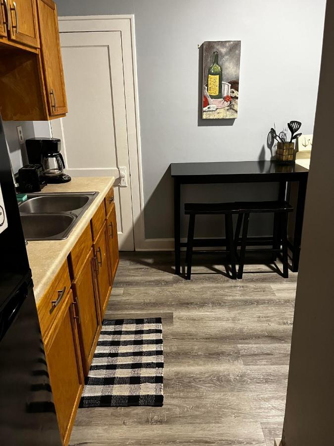 Minutes To Downtown! Long-stays & Pets Welcome! *