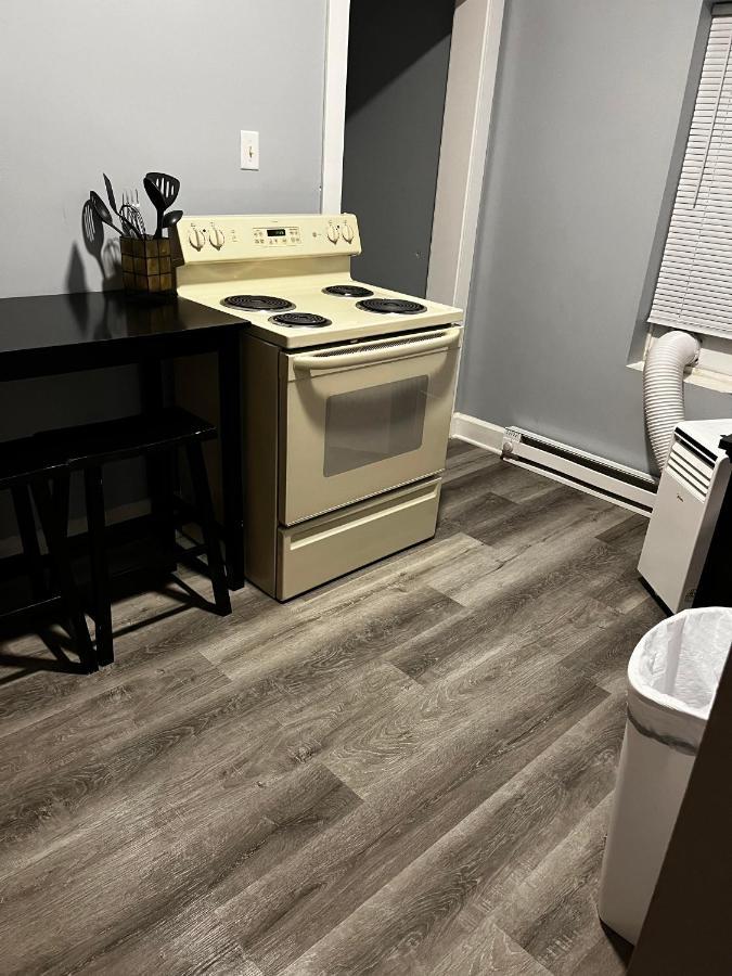 Apartment Minutes To Downtown! Long-stays & Pets Welcome!
