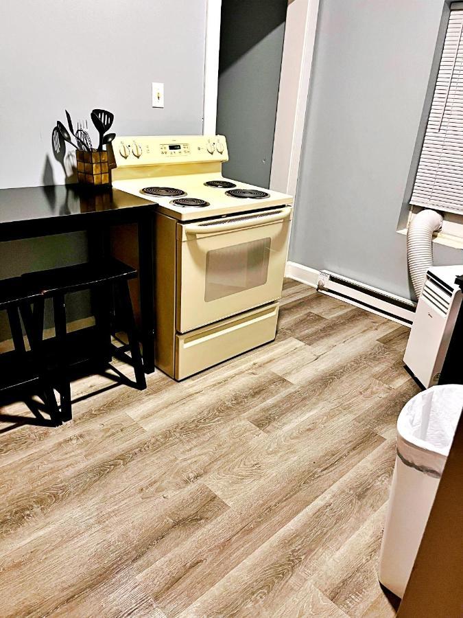 Minutes To Downtown! Long-stays & Pets Welcome!