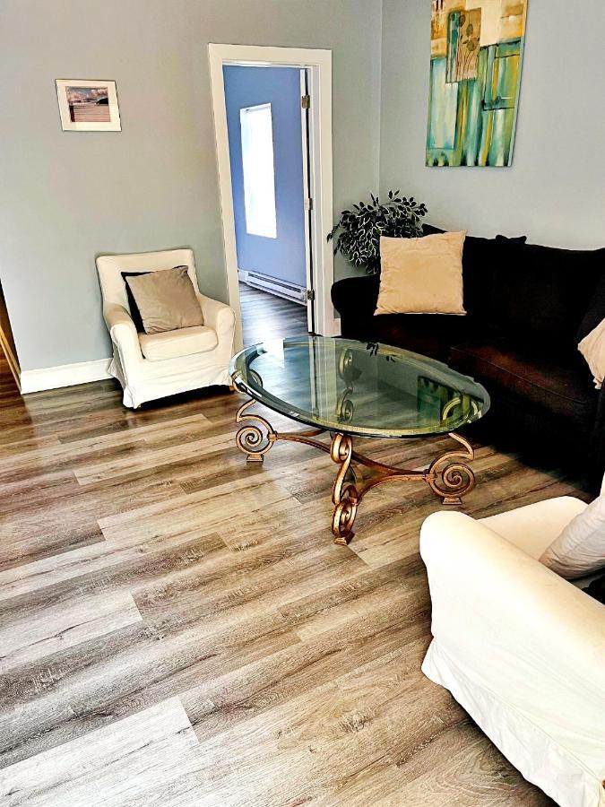 Apartment Minutes To Downtown! Long-stays & Pets Welcome! *