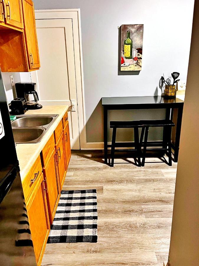 Minutes To Downtown! Long-stays & Pets Welcome! Indianapolis