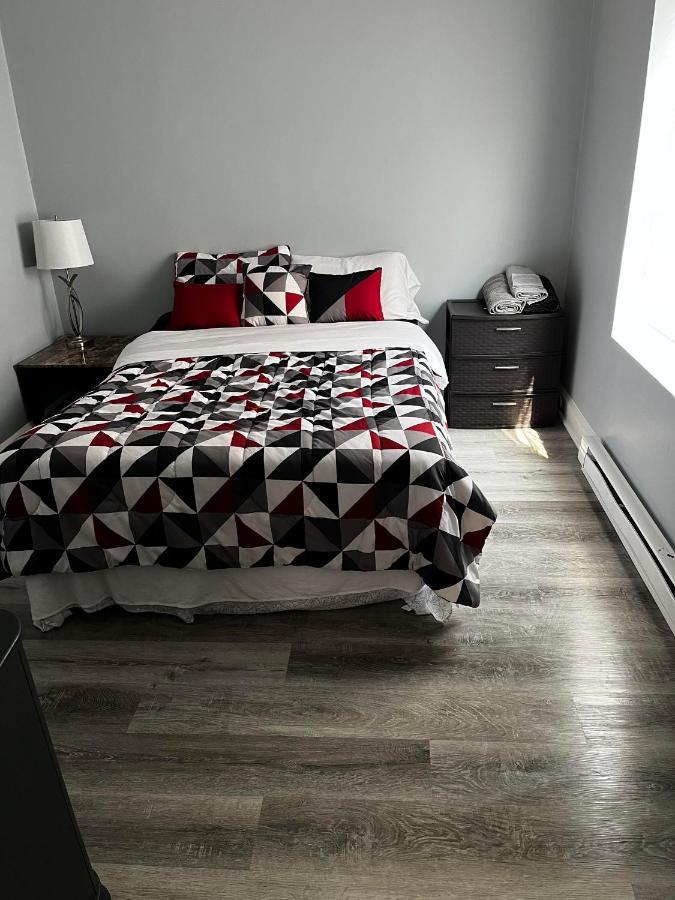 Apartment Minutes To Downtown! Long-stays & Pets Welcome!