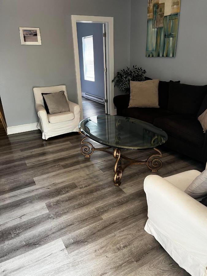 Apartment Minutes To Downtown! Long-stays & Pets Welcome! *