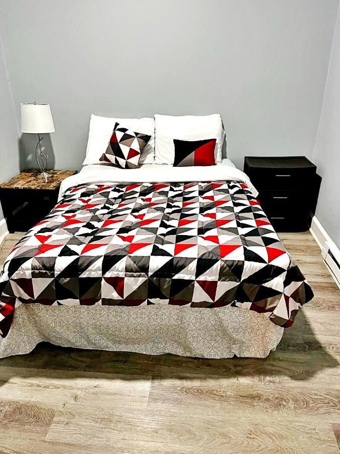 Minutes To Downtown! Long-stays & Pets Welcome! *