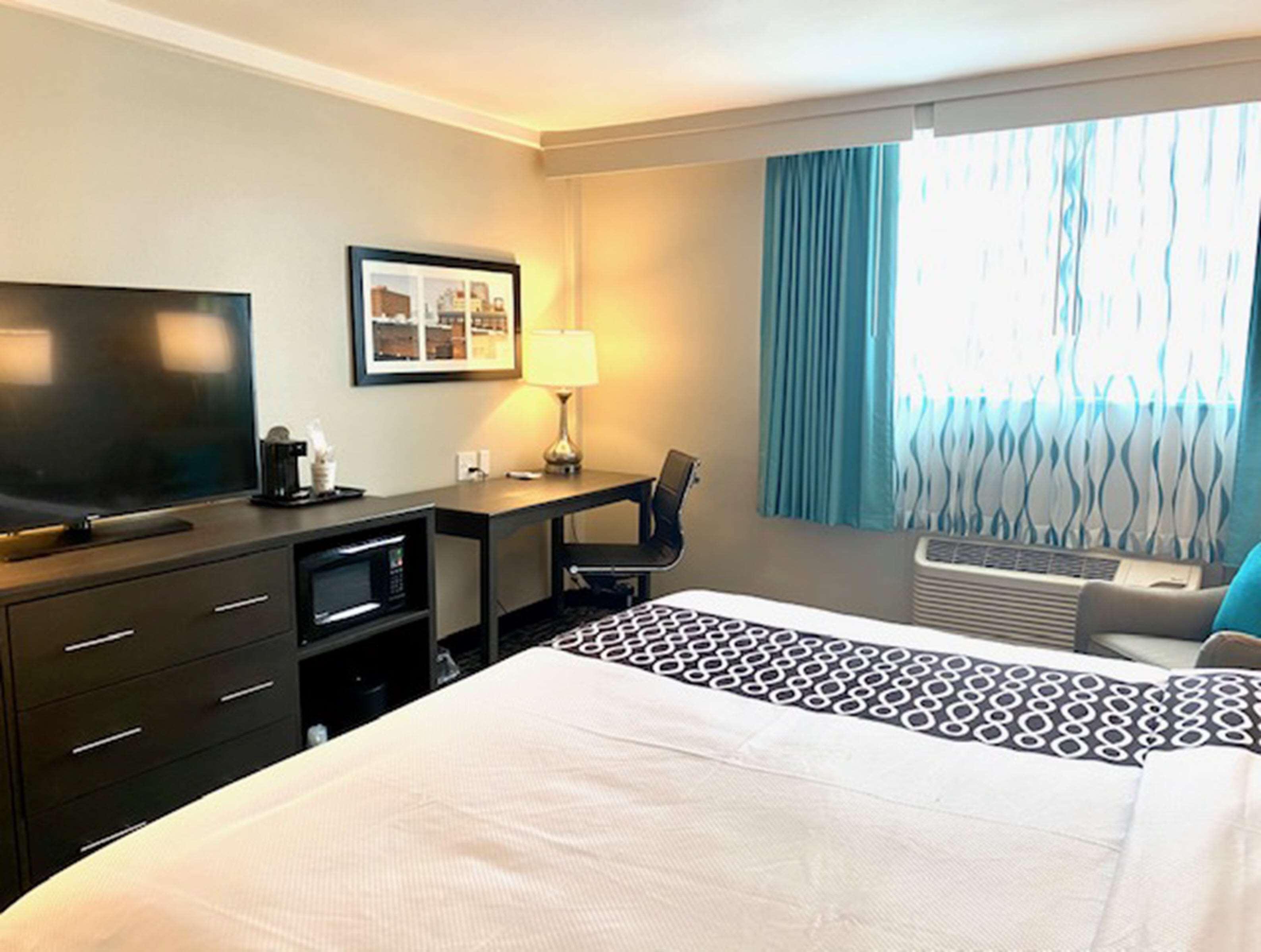 La Quinta & By Wyndham Downtown Indianapolis