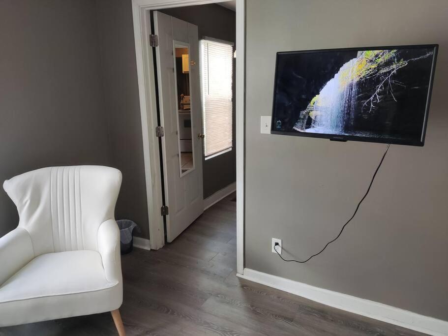 Not In Service Lights Hideaway- 3br Near Downtown Indy * Indianapolis