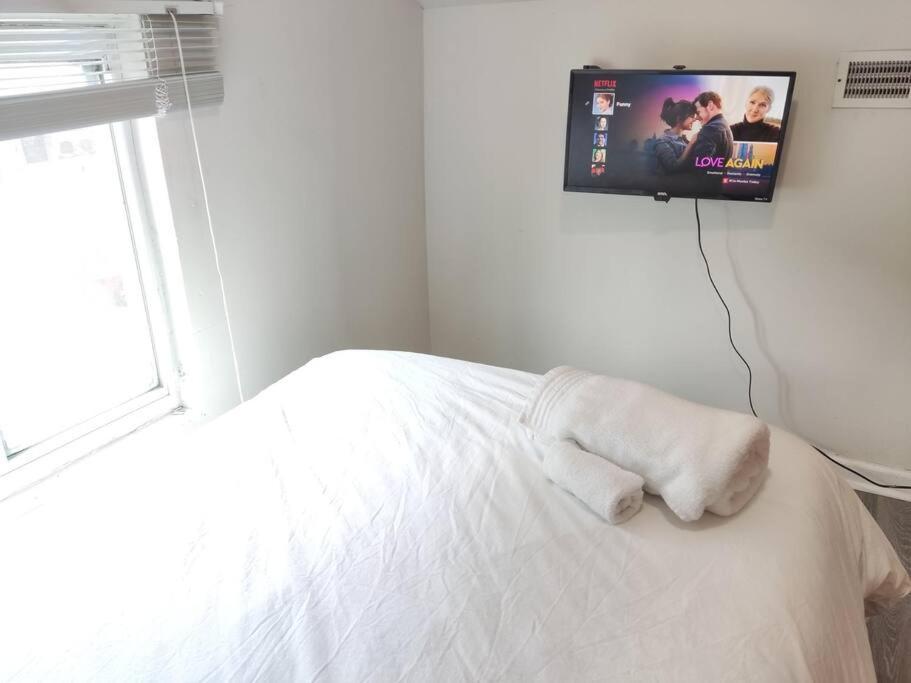 Inn Not In Service Lights Hideaway- 3br Near Downtown Indy *