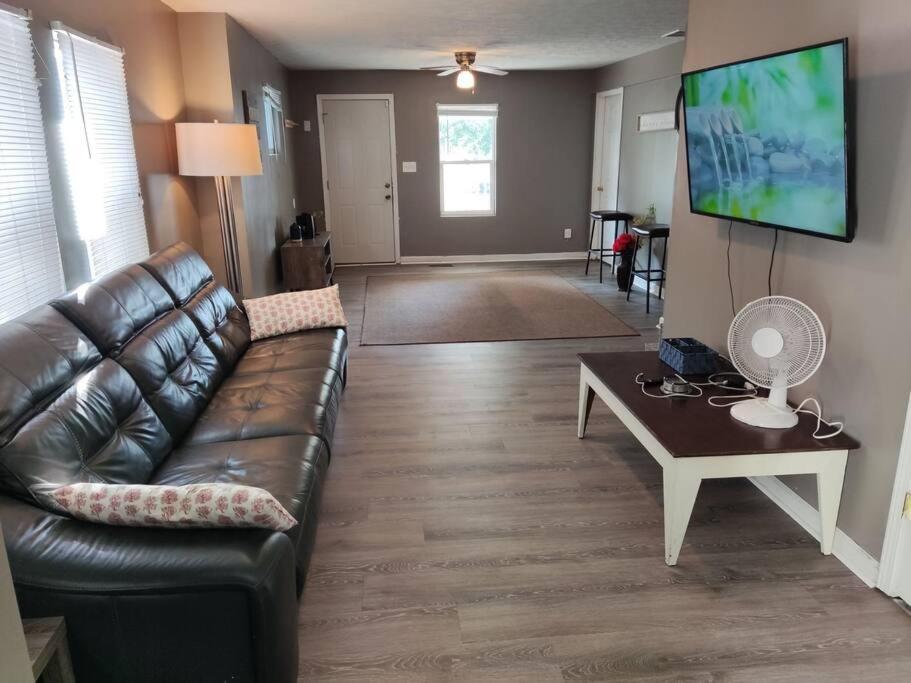 Not In Service Lights Hideaway- 3br Near Downtown Indy Inn *