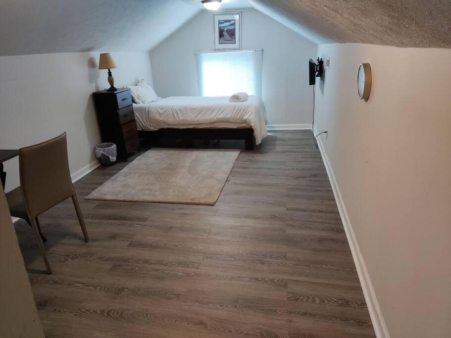 Inn Not In Service Lights Hideaway- 3br Near Downtown Indy