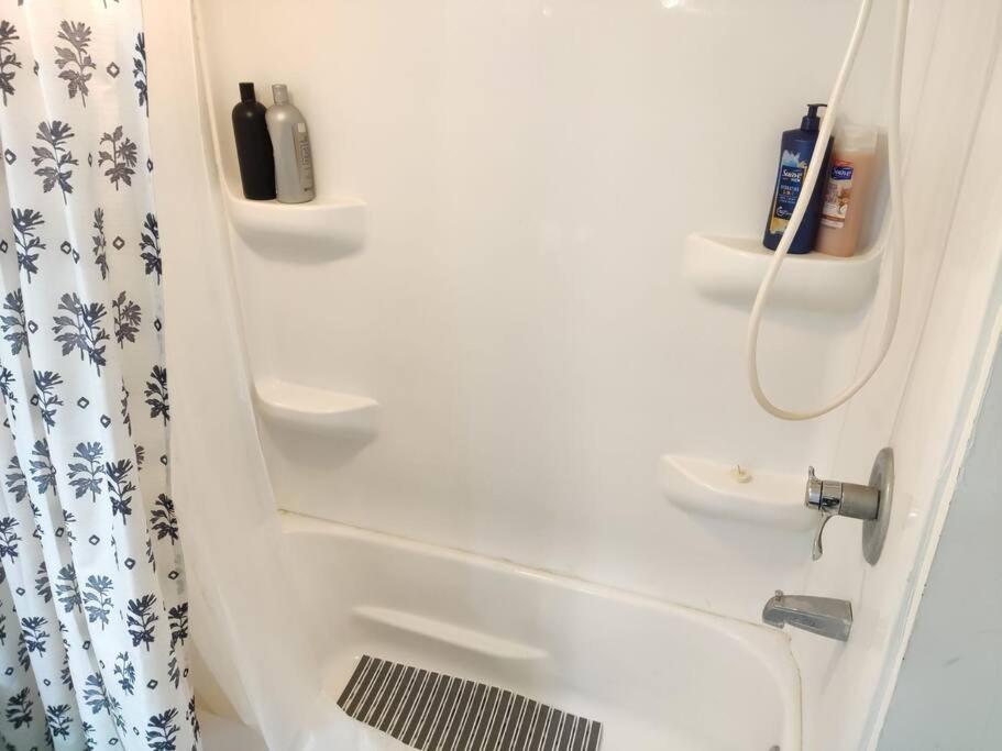 Inn Not In Service Lights Hideaway- 3br Near Downtown Indy