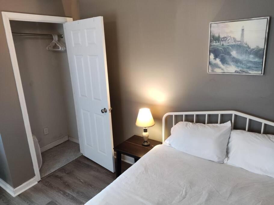 Not In Service Lights Hideaway- 3br Near Downtown Indy Inn