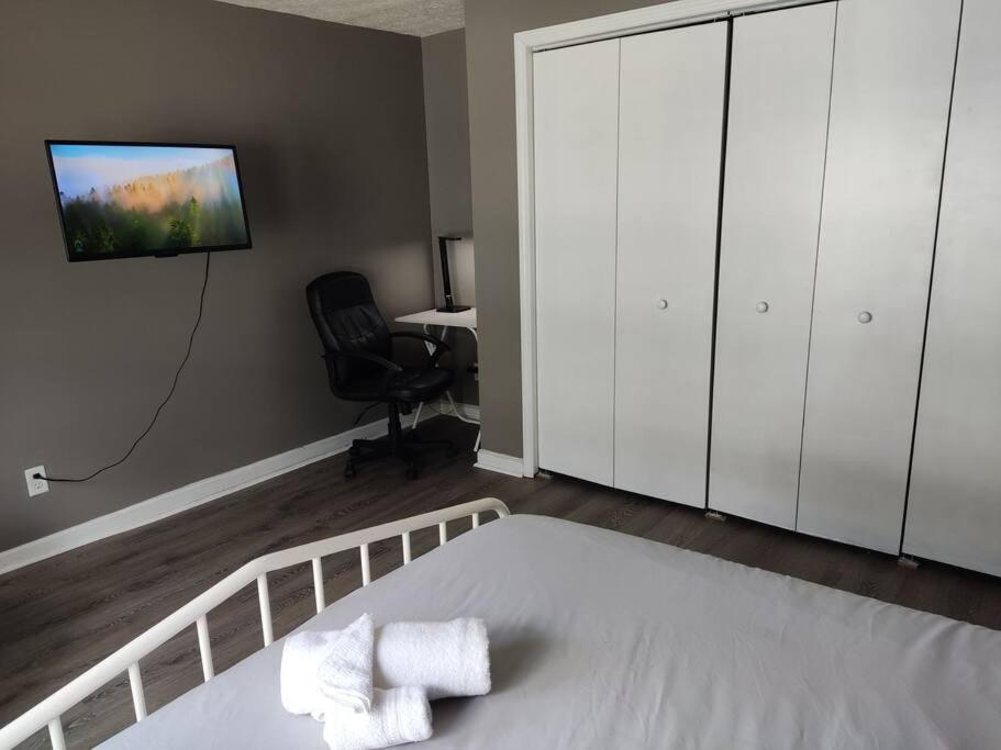 Not In Service Lights Hideaway- 3br Near Downtown Indy Indianapolis
