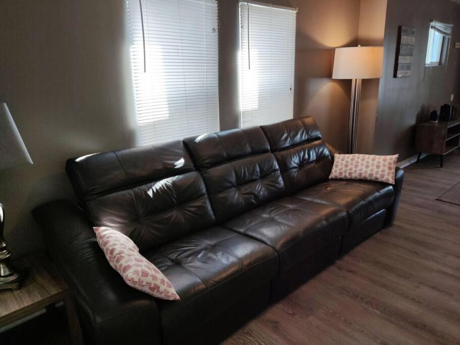 Not In Service Lights Hideaway- 3br Near Downtown Indy Inn *