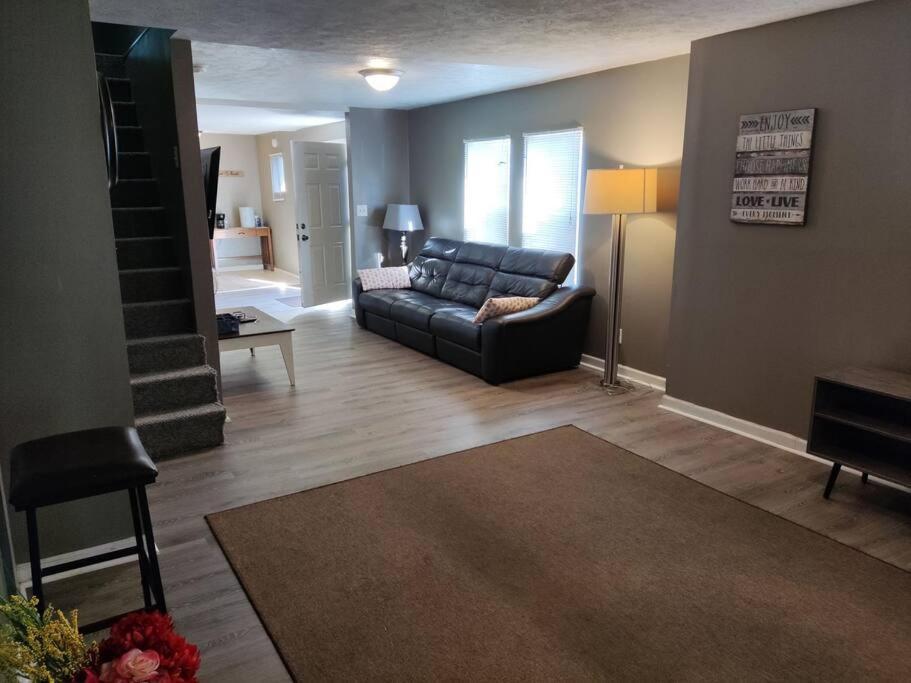 Not In Service Lights Hideaway- 3br Near Downtown Indy Indianapolis