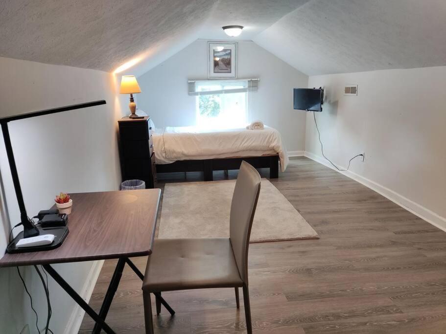 Inn Not In Service Lights Hideaway- 3br Near Downtown Indy