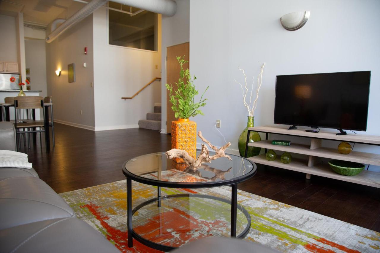 Frontdesk Wholesale District Downtown Indy Apts Apartment
