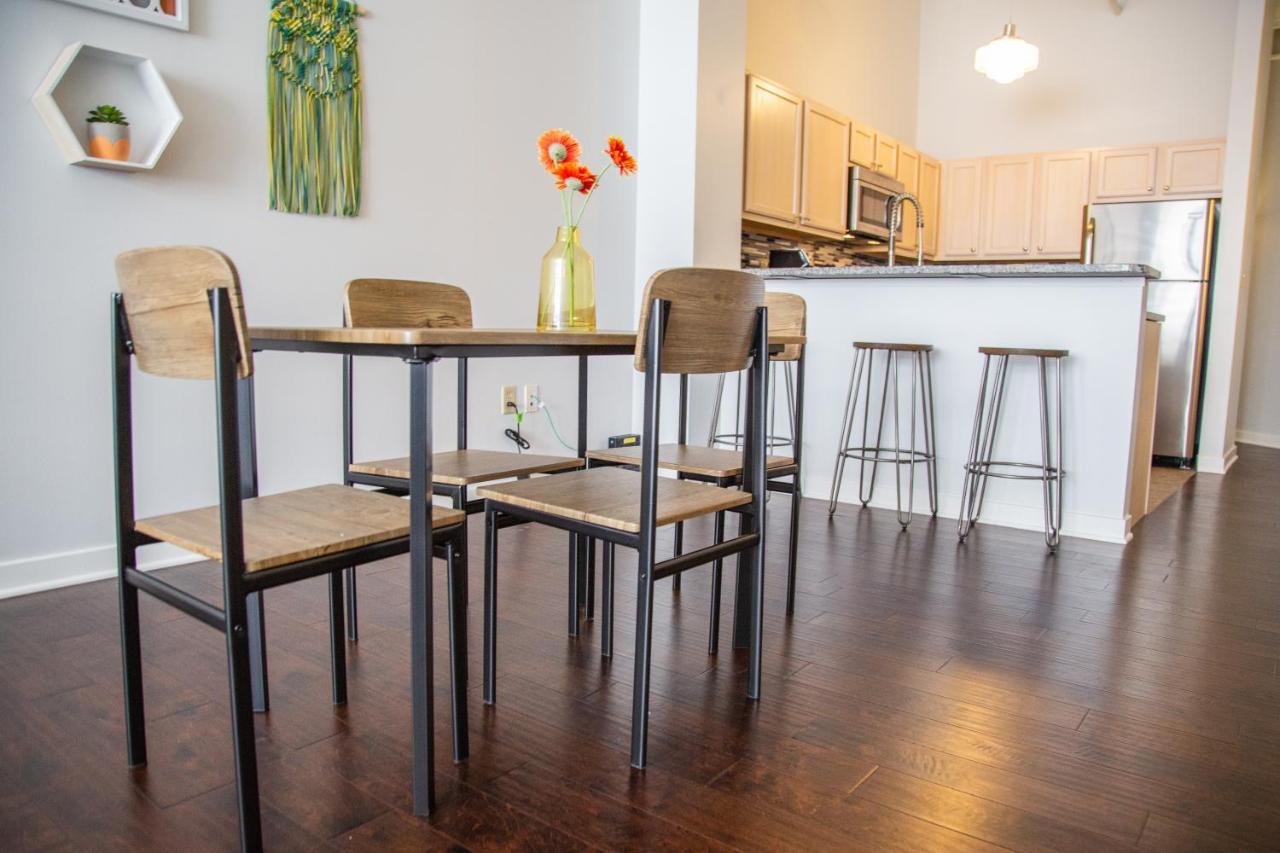 Apartment Frontdesk Wholesale District Downtown Indy Apts