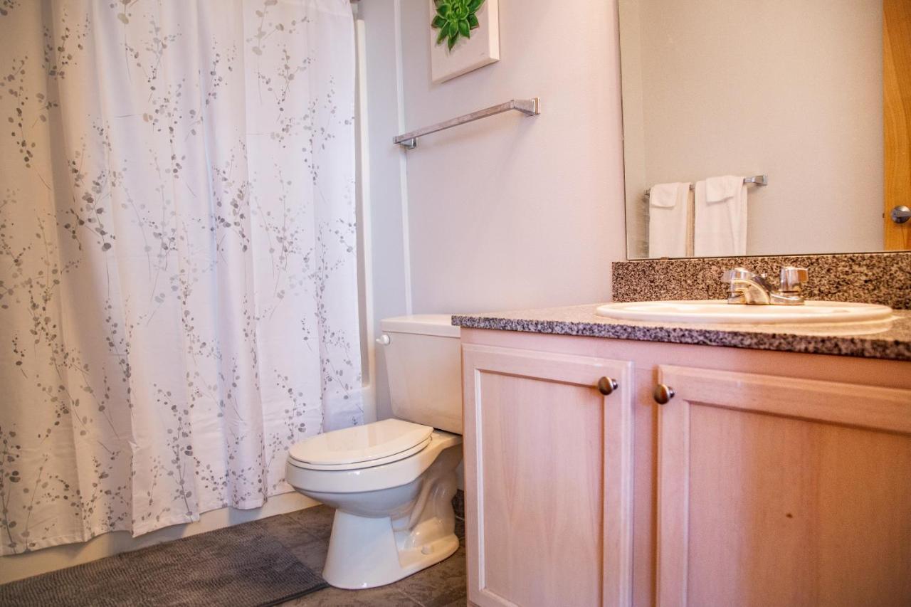 Frontdesk Wholesale District Downtown Indy Apts Apartment
