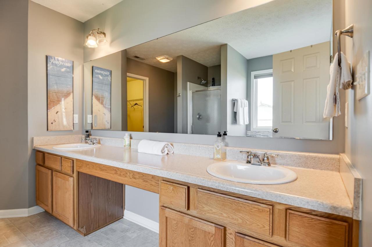 Holiday home With Patio And Community Pool! Indianapolis