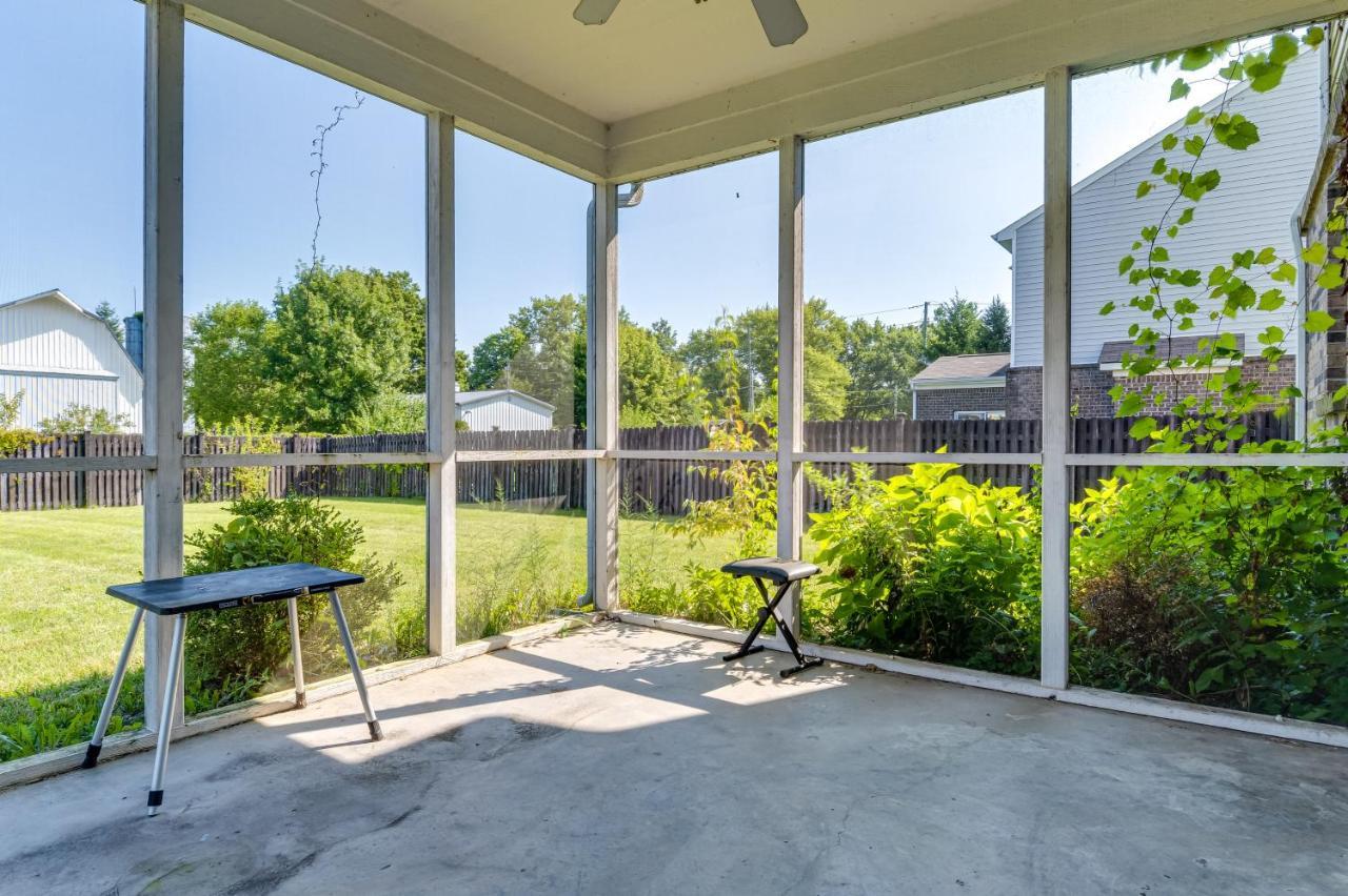 With Patio And Community Pool! Indianapolis
