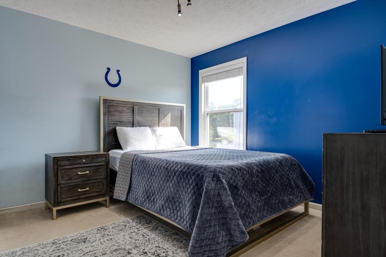 With Patio And Community Pool! * Indianapolis