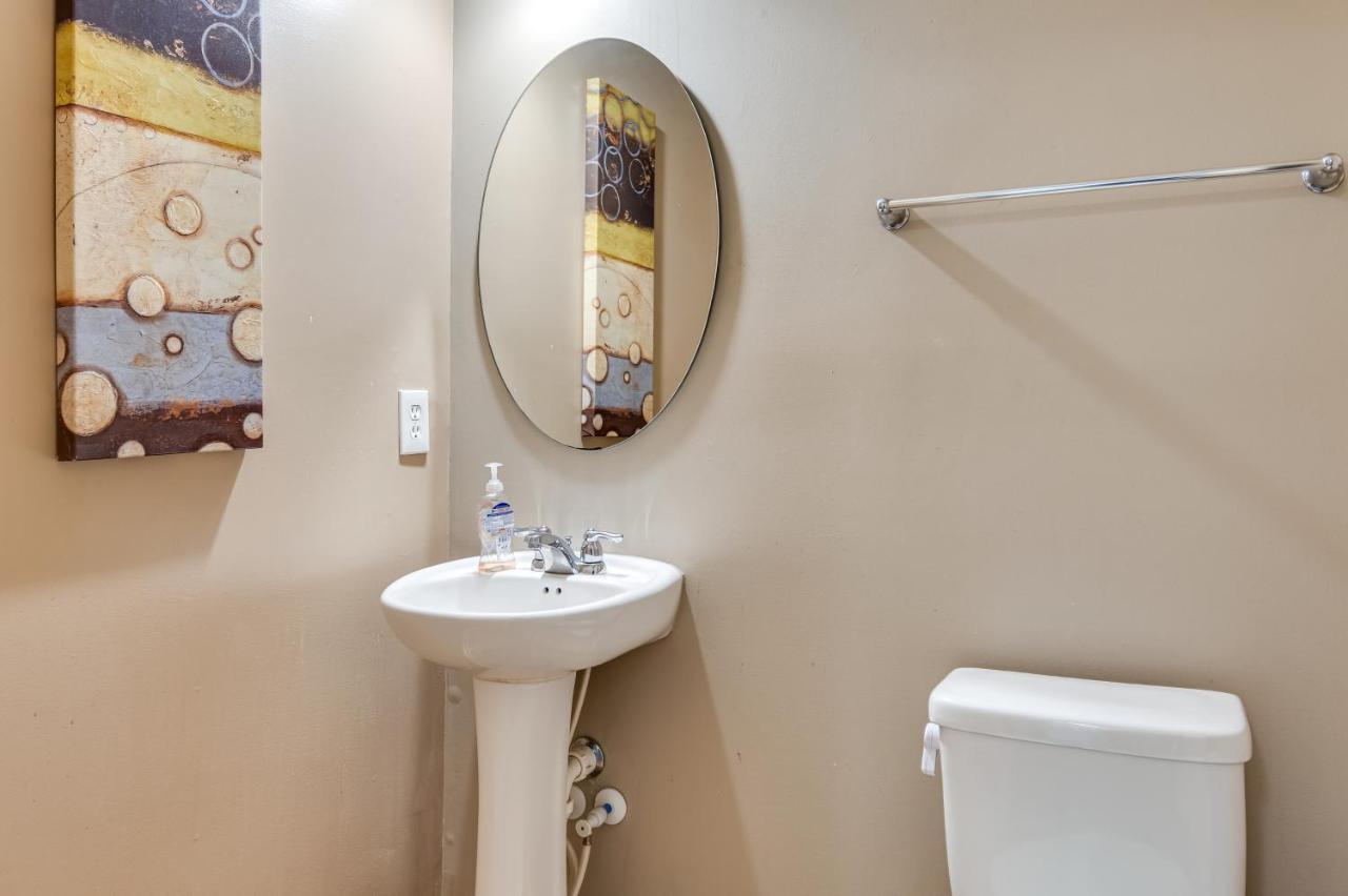 With Patio And Community Pool! Holiday home Indianapolis
