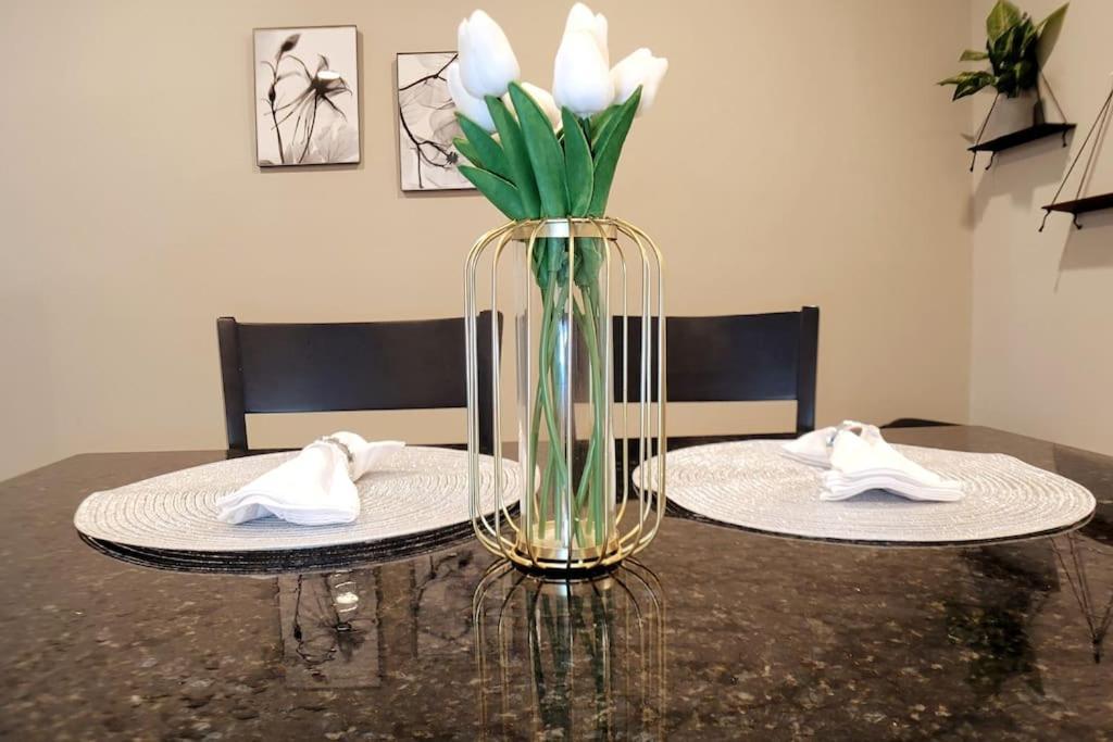 Holiday home 2 Bd 2 Bath - 5 Min To Downtown