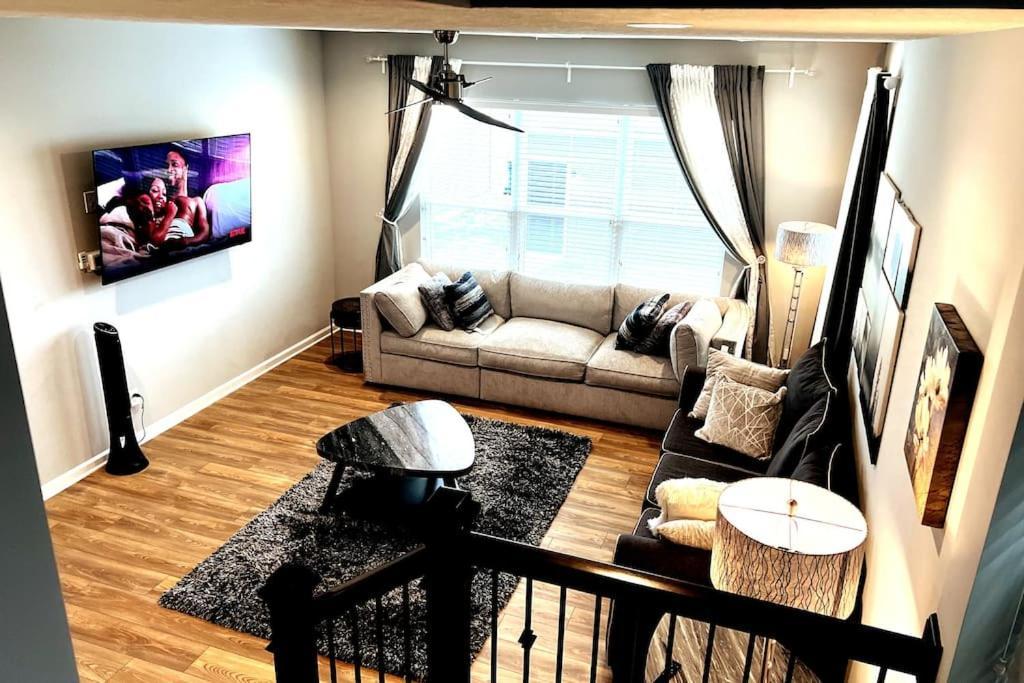 Beautiful Lillies Place - Brand New Near Downtown *