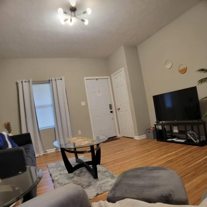 2 Bd 2 Bath - 5 Min To Downtown * Indianapolis