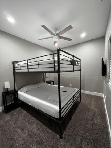 Holiday home Minutes From Anything Downtown Indy! *